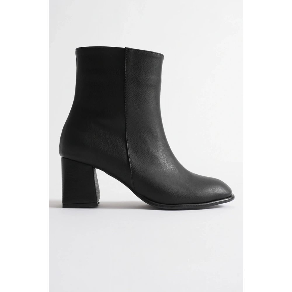 Kadın Kışlık Siyah Kalın Topuklu Bot TR12MK04A