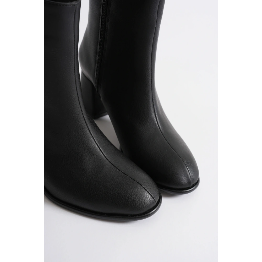 Kadın Kışlık Siyah Kalın Topuklu Bot TR12MK04A