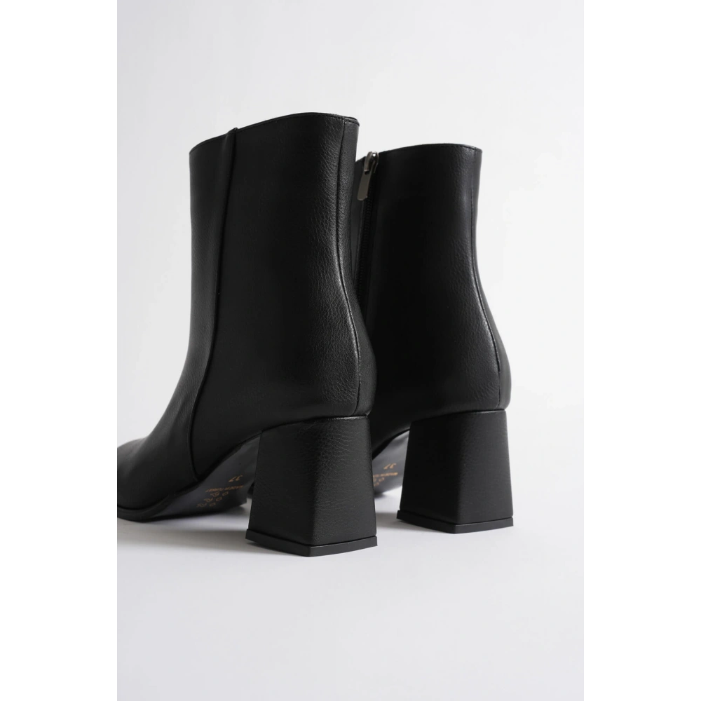 Kadın Kışlık Siyah Kalın Topuklu Bot TR12MK04A