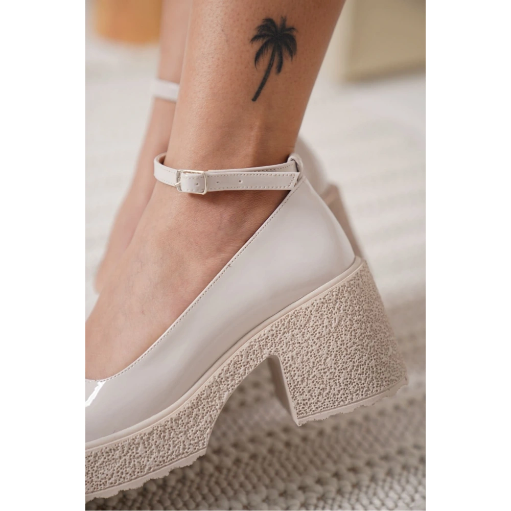 Kadın Bej Rugan Bilekten Baretli Günlük Ayakkabı TR06MS01B