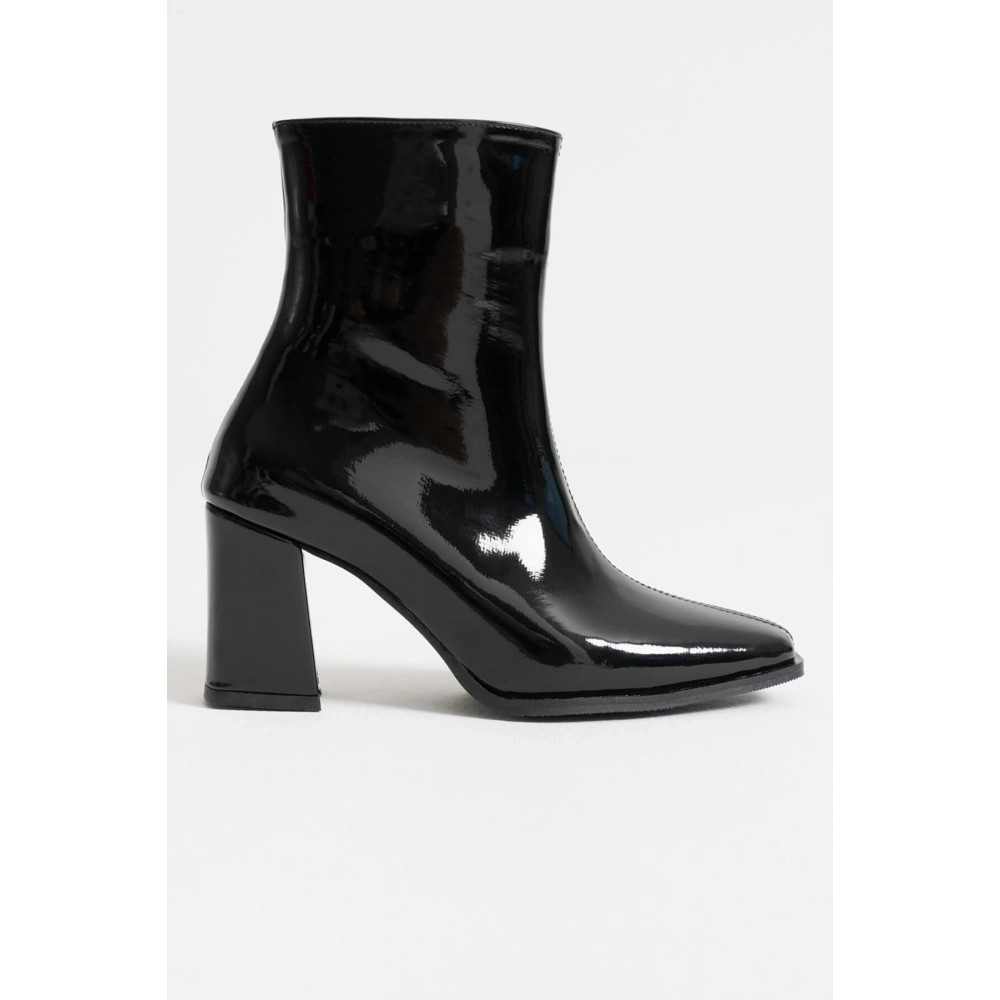 Muso Kadın Siyah Rugan Topuklu Bot