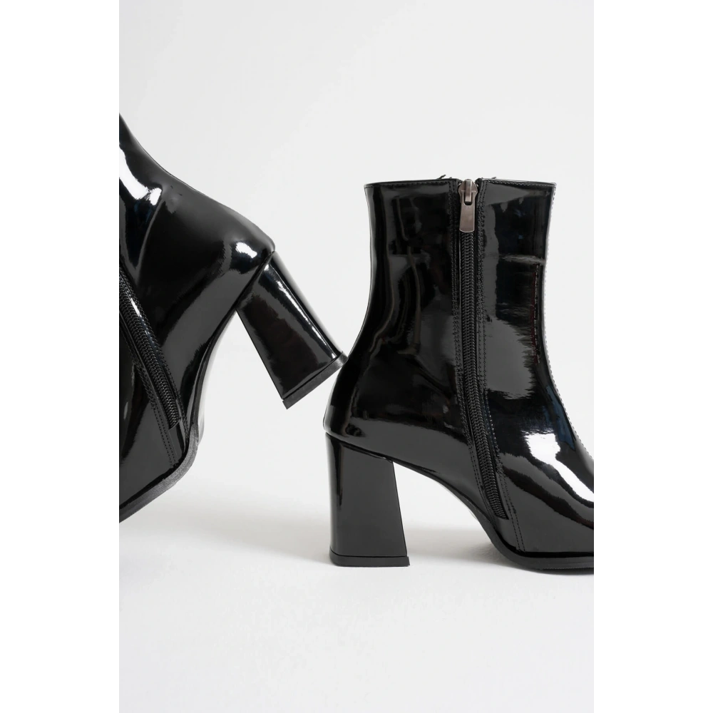 Muso Kadın Siyah Rugan Topuklu Bot