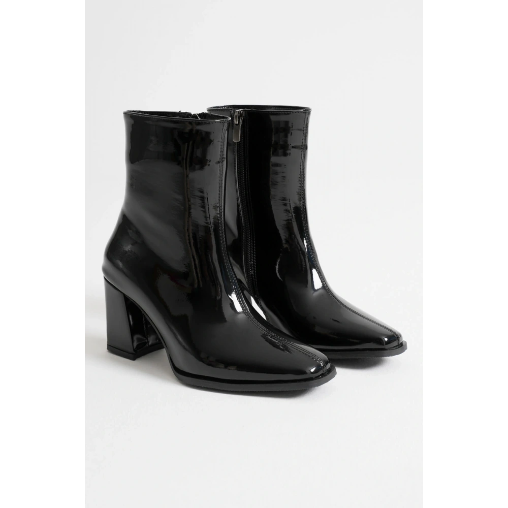 Muso Kadın Siyah Rugan Topuklu Bot