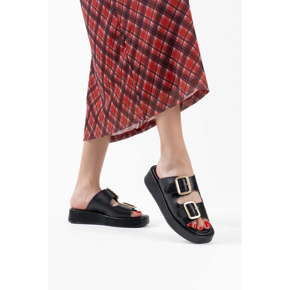 Siyah Cilt Tokalı Terlik TR17MY01A