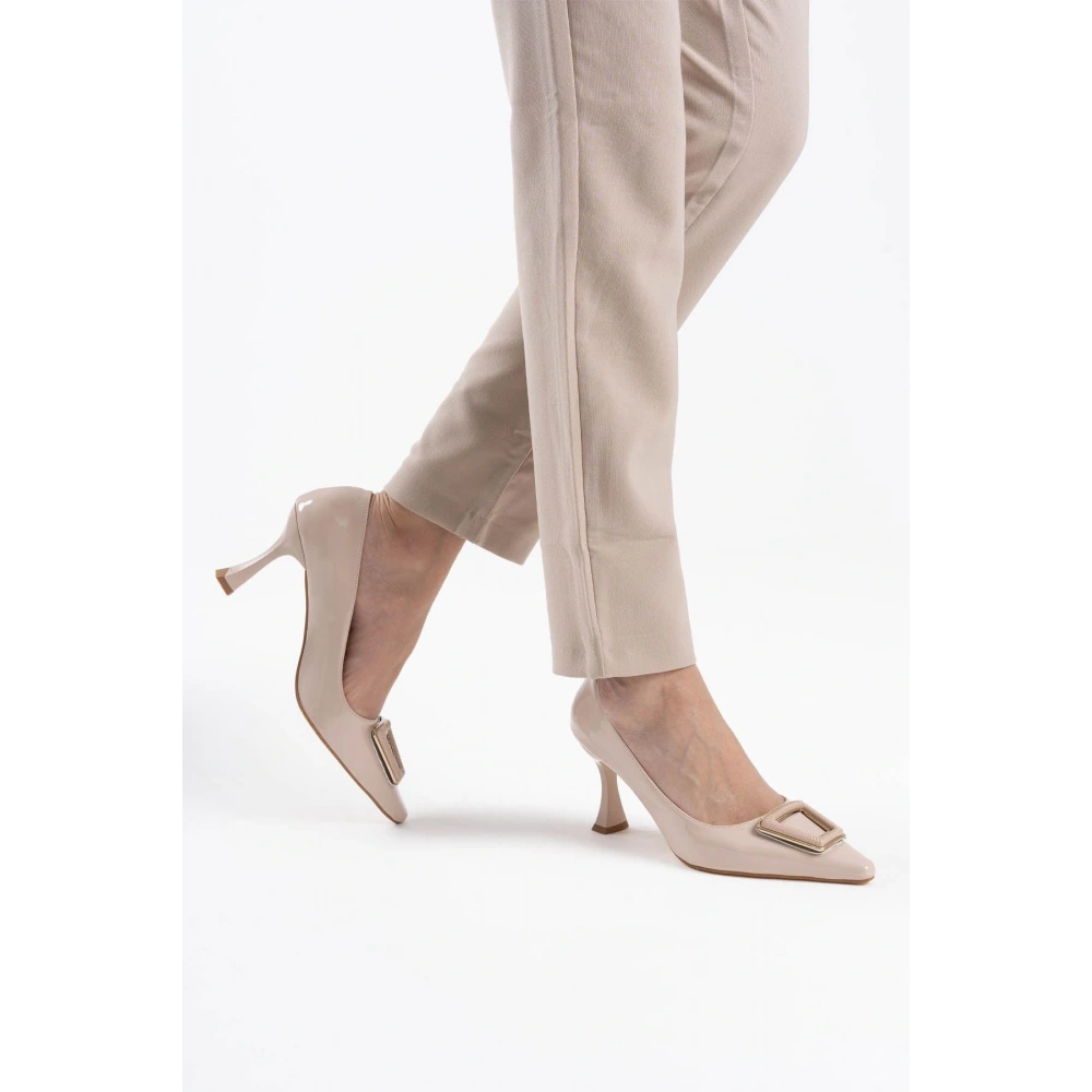 Kadın Bej Rugan Ayakkabı TR08MS09B