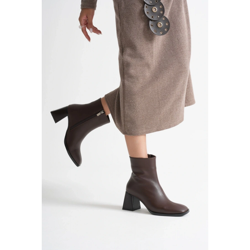 Kadın Acı Kahve Topuklu Bot TR08MK24C