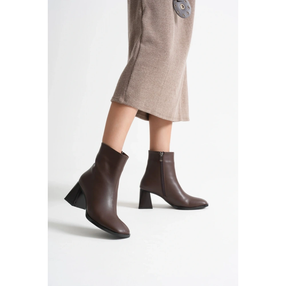 Kadın Acı Kahve Topuklu Bot TR08MK24C