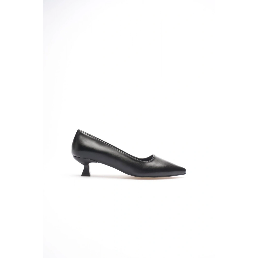 Siyah Kadın Günlük Kısa Topuklu Stiletto Ayakkabı TR20MS03A