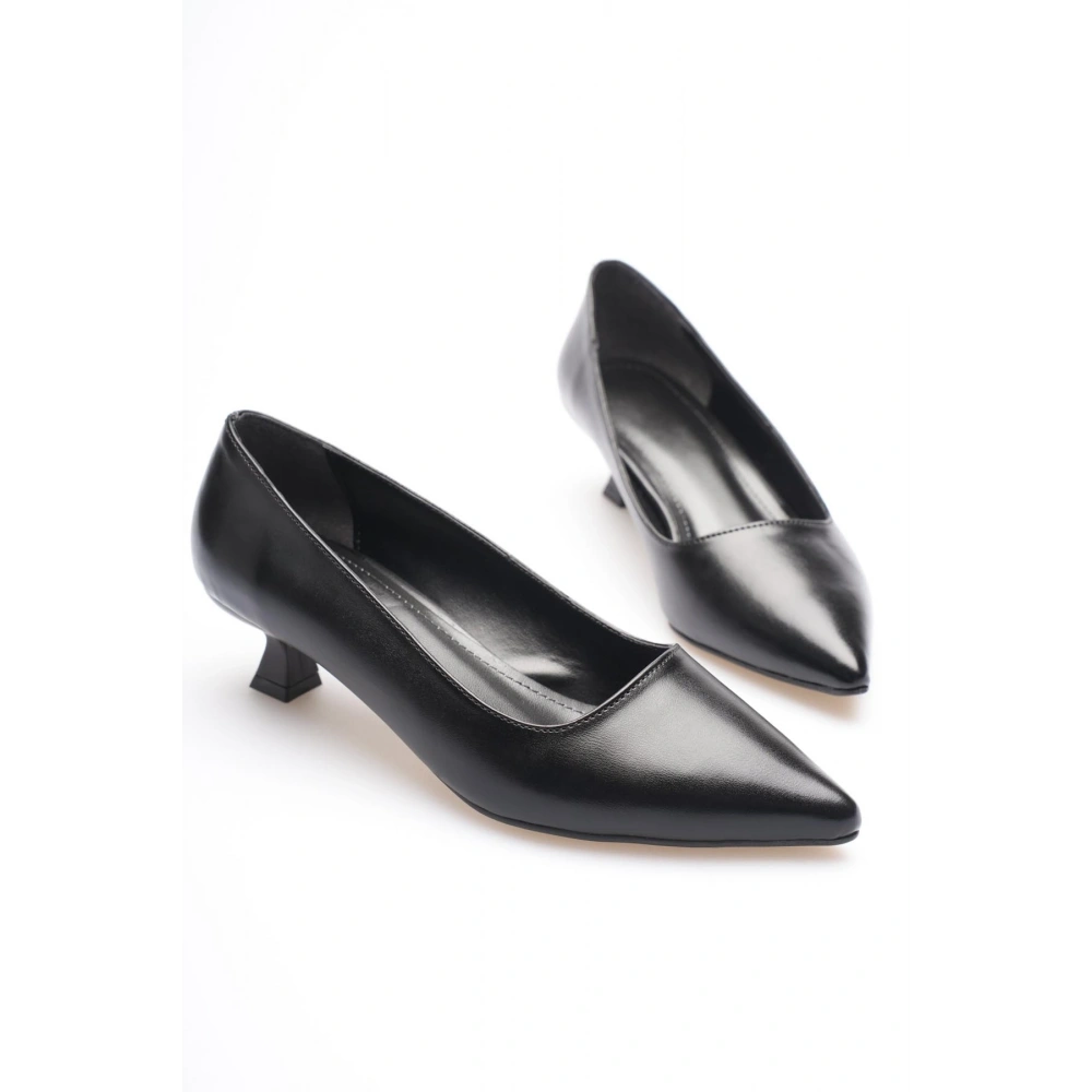 Siyah Kadın Günlük Kısa Topuklu Stiletto Ayakkabı TR20MS03A