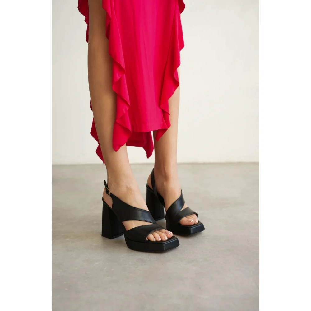 Siyah Kadın Topuklu Platform Sandalet TR12MY04A