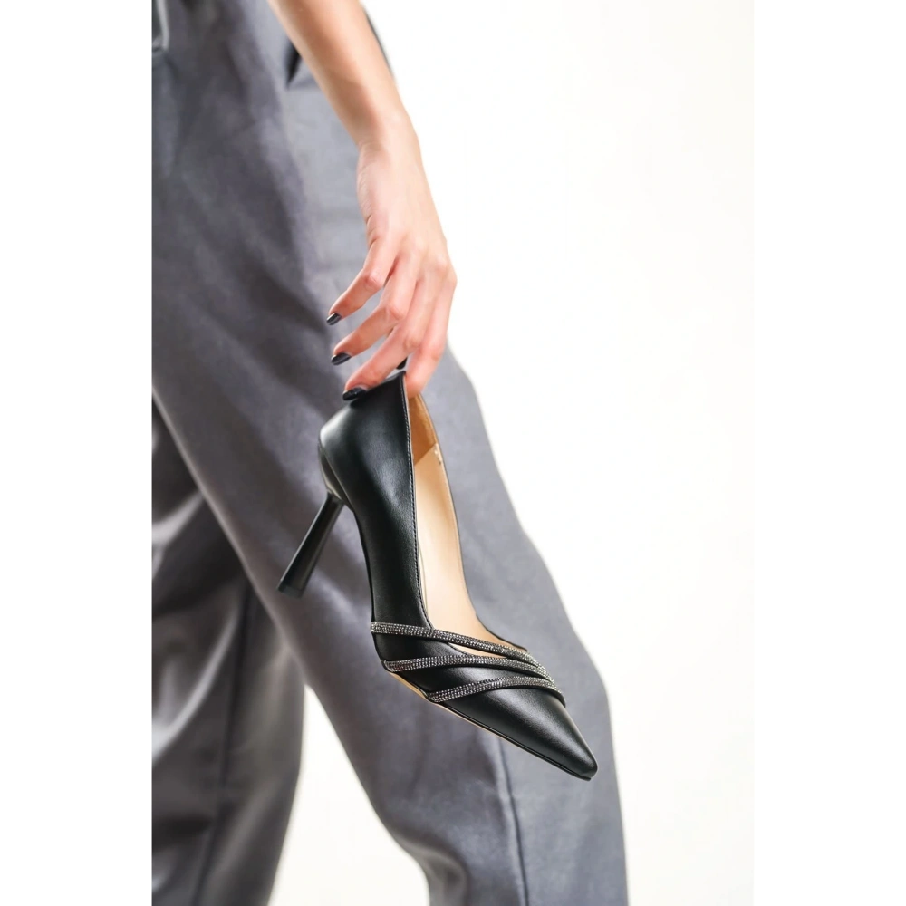 Siyah Taşlı Kadın Ayakkabı TR08MS14A