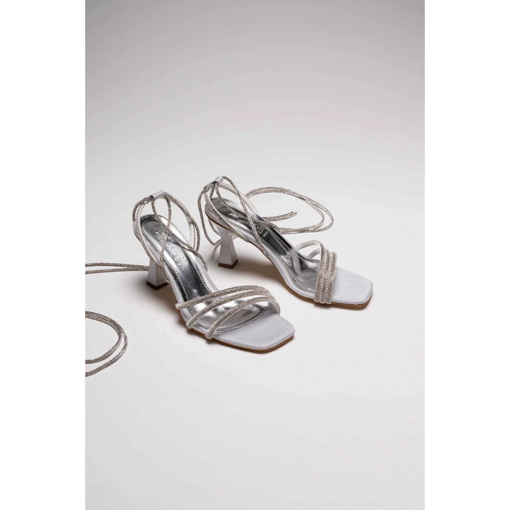 Gri Taşlı Kadın Topuklu Sandalet TR25MY02B