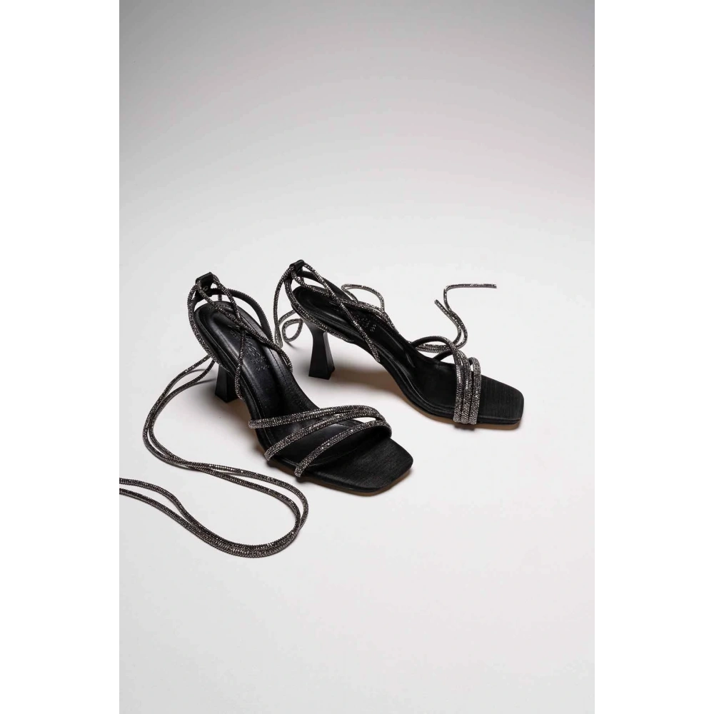 Siyah Taşlı Kadın Topuklu Sandalet TR25MY02A