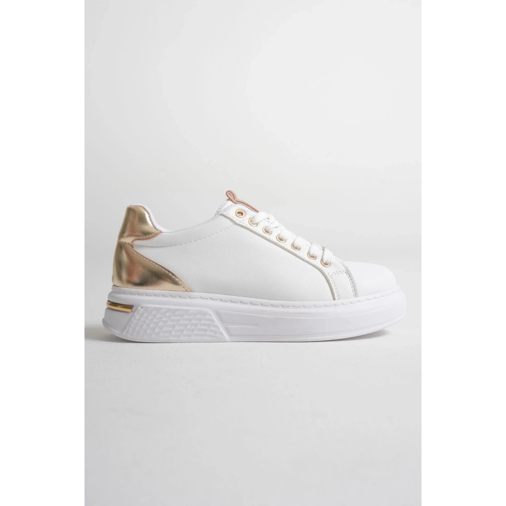 Vega Altın Detaylı Beyaz Kadın Spor Ayakkabı