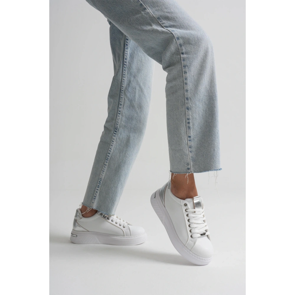 Vega Gümüş Detaylı Beyaz Kadın Spor Ayakkabı