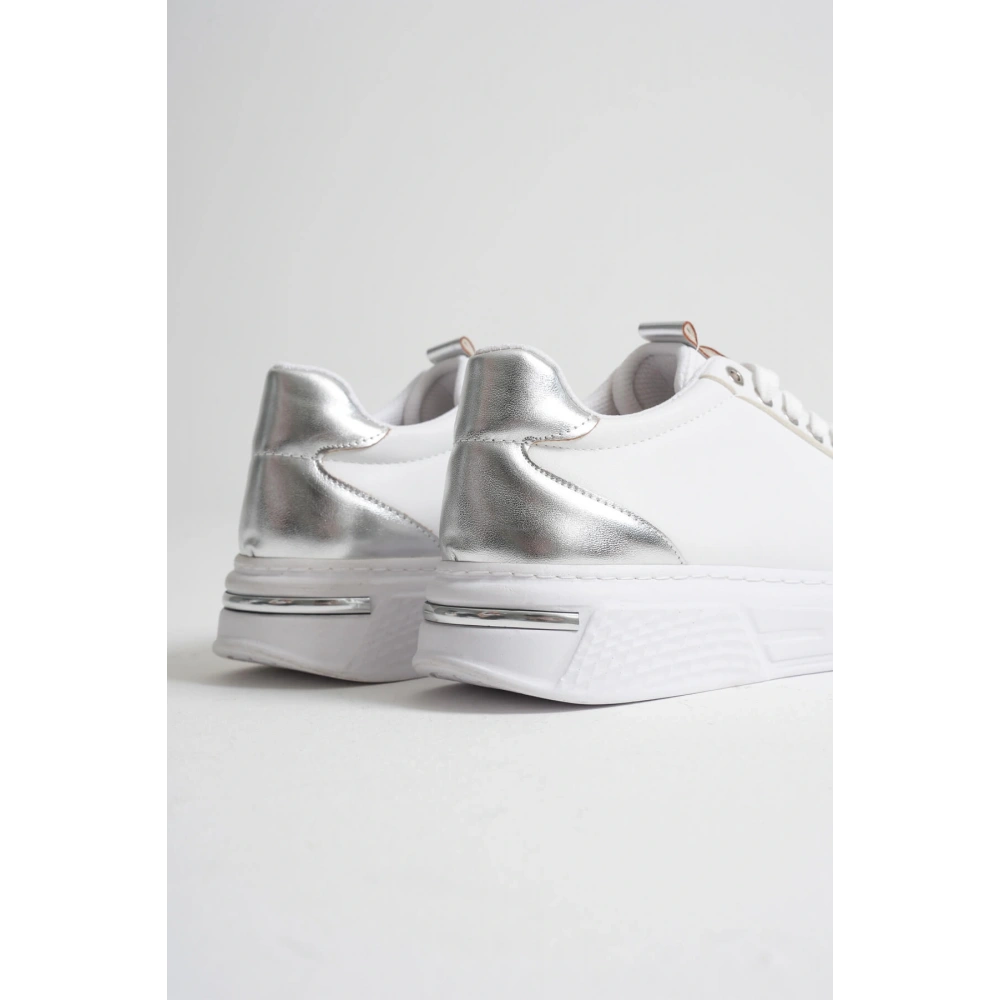 Vega Gümüş Detaylı Beyaz Kadın Spor Ayakkabı