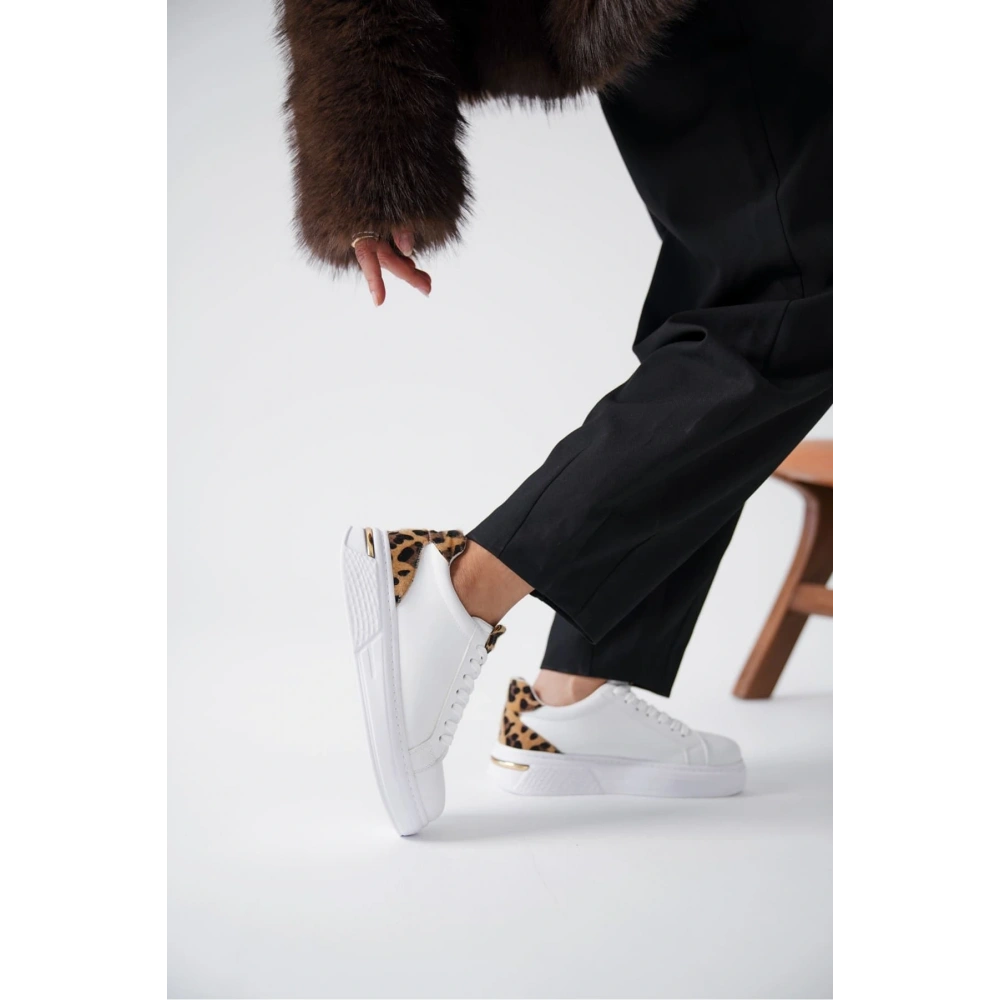 Vega Leopar Detaylı Beyaz Kadın Spor Ayakkabı