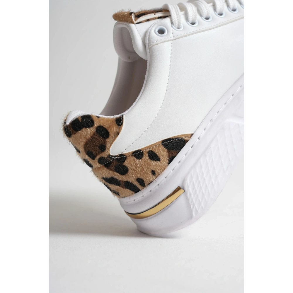 Leopar Detaylı Beyaz Kadın Spor Ayakkabı TR01MS03C