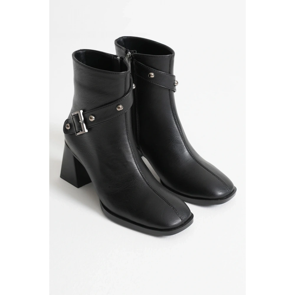 Kadın Siyah Topuklu Bot TR08MK25A