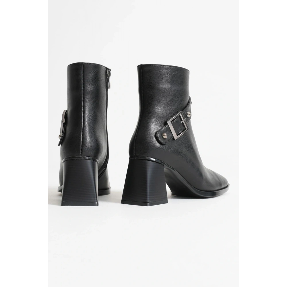 Kadın Siyah Topuklu Bot TR08MK25A