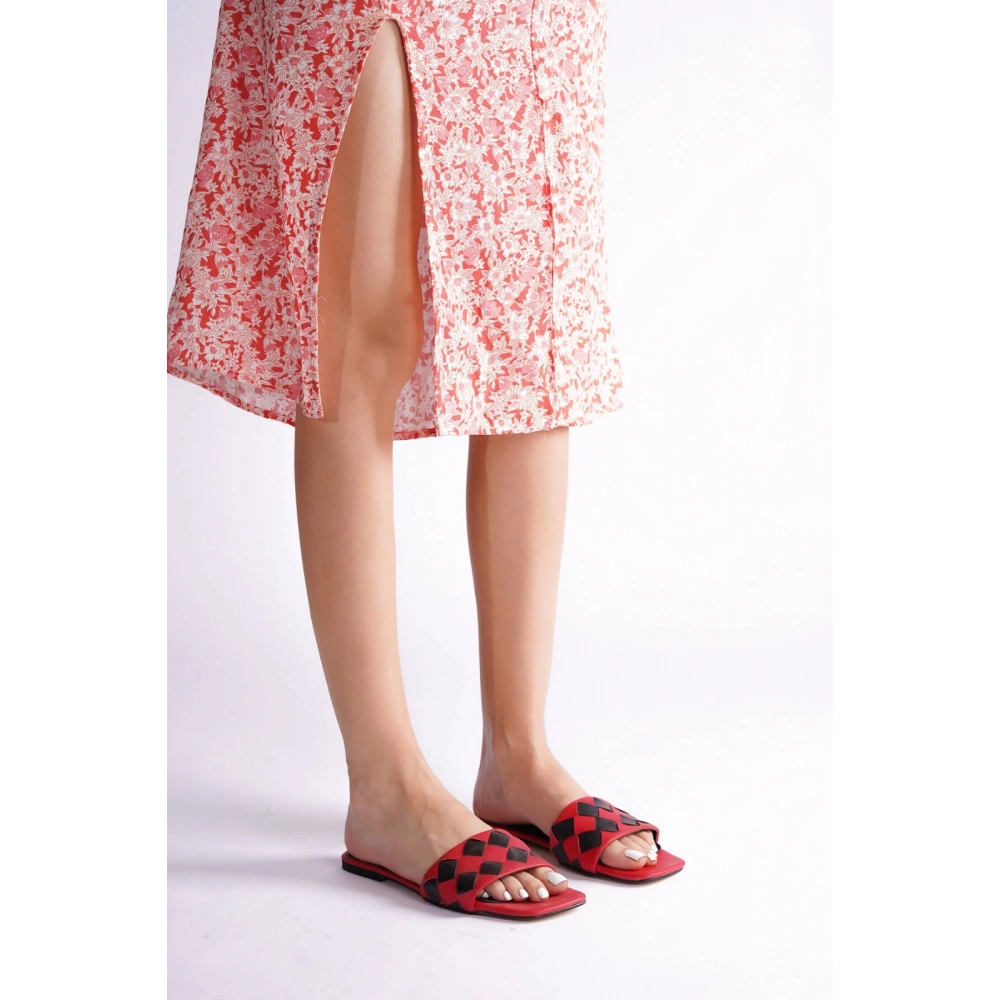 Kadın Kırmızı-Siyah Terlik