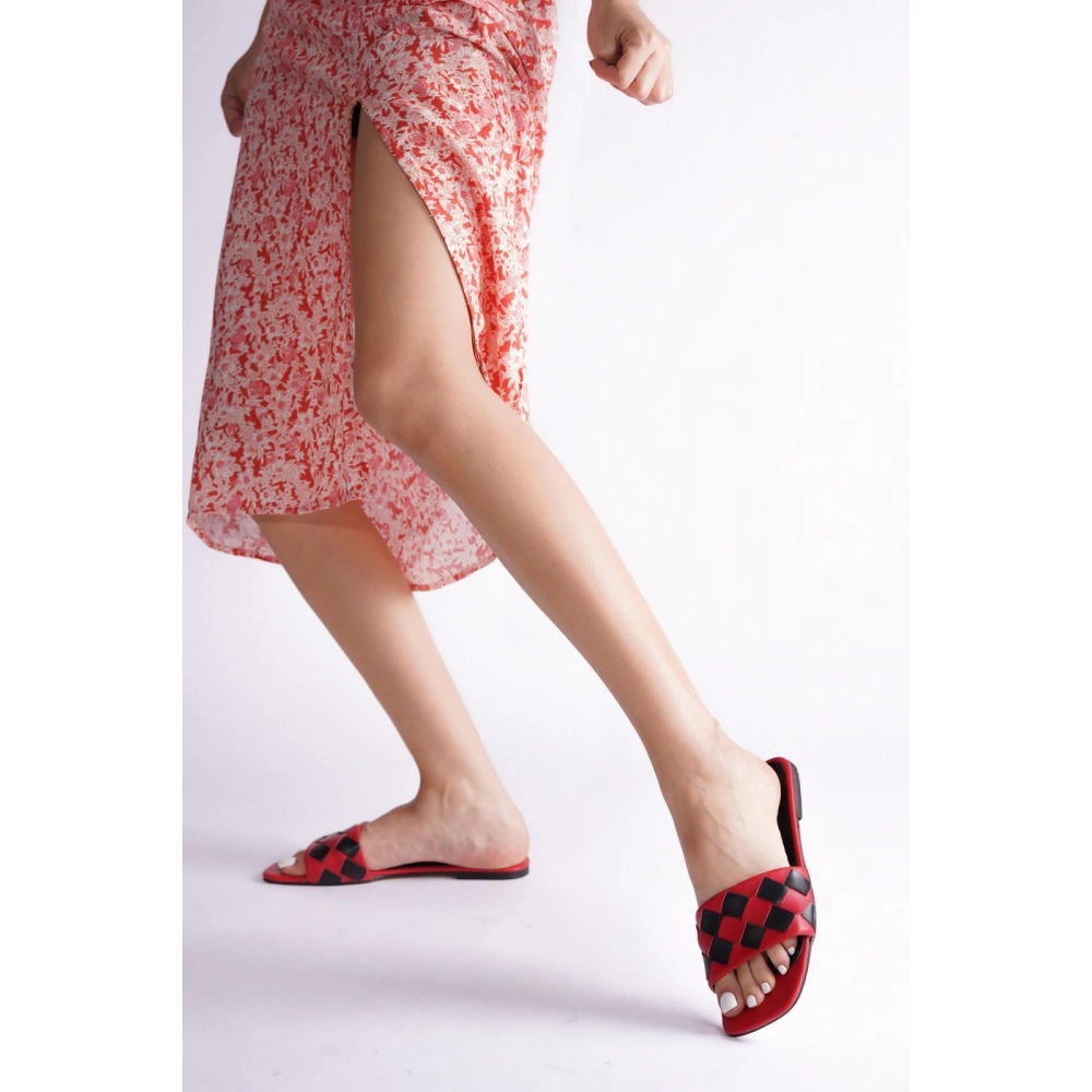 Kadın Kırmızı-Siyah Terlik