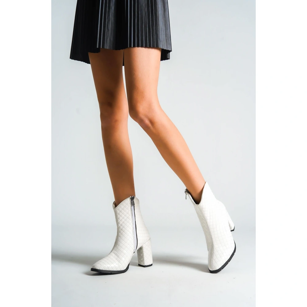 Kadın Beyaz Rugan Bot