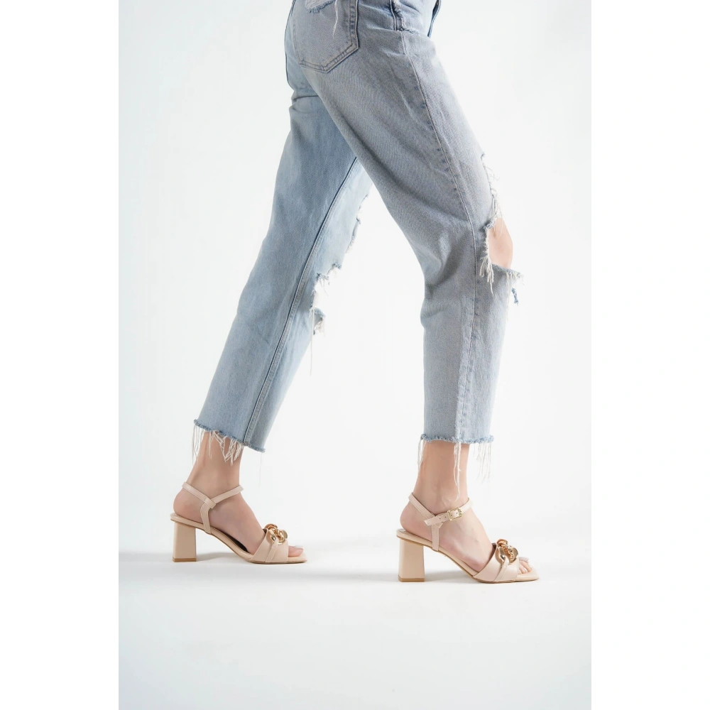 Kadın Nude Zincir Detaylı Topuklu Ayakkabı