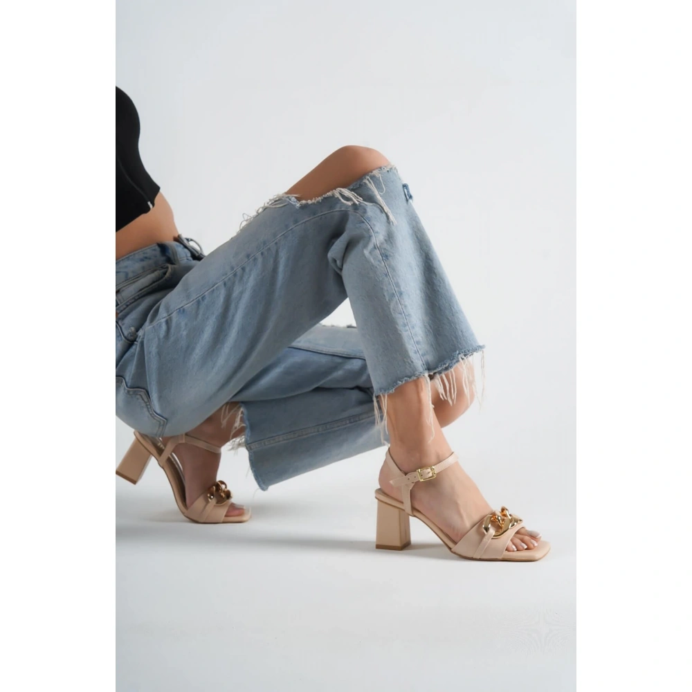 Kadın Nude Zincir Detaylı Topuklu Ayakkabı