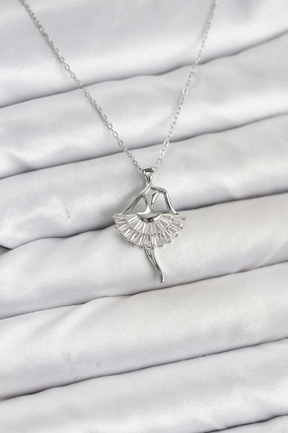 316L Çelik Gümüş Renk Balerin Model Kadın Kolye