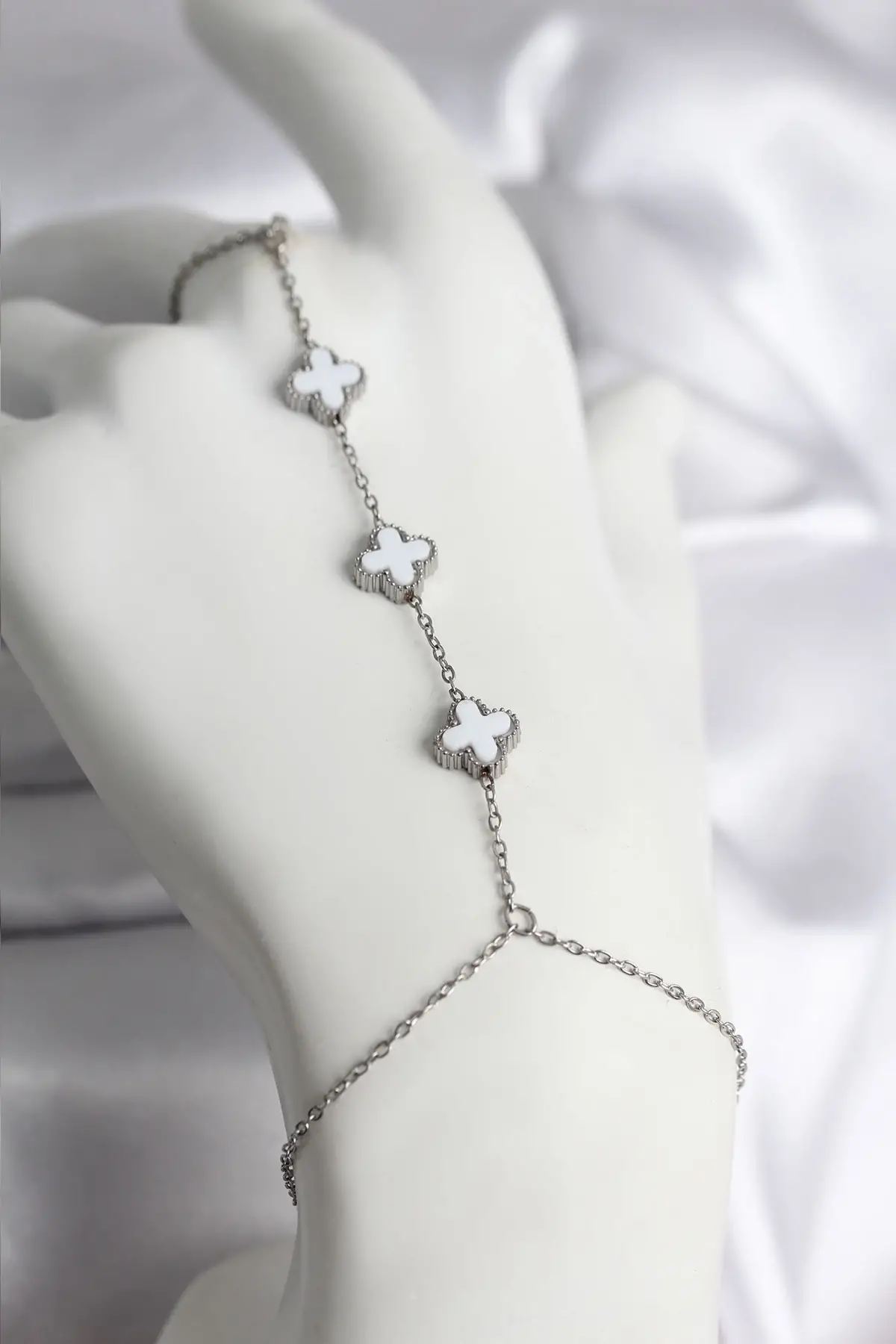 316L Çelik Gümüş Renk Beyaz Yonca Model Kadın Şahmeran