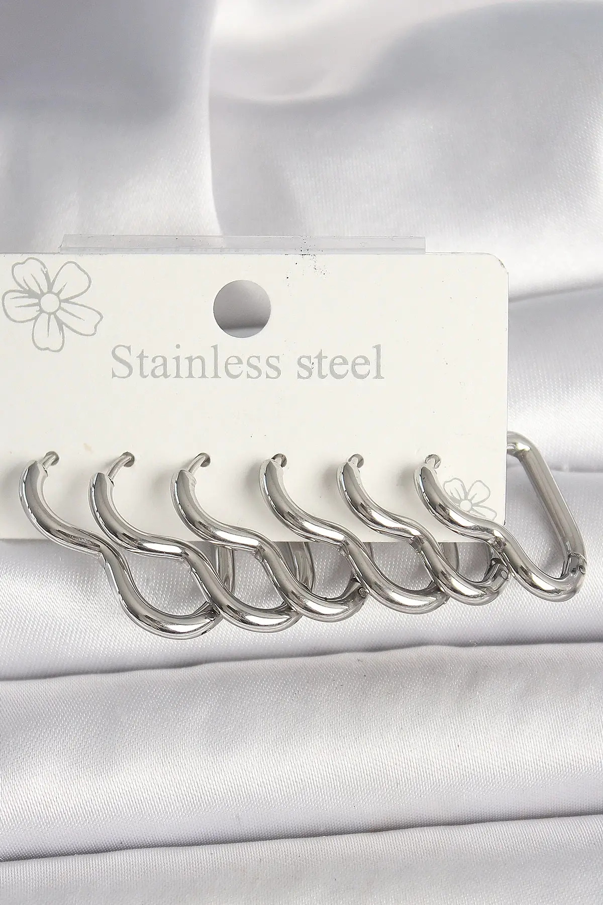 316L Çelik Gümüş Renk Kalp Model Kadın Küpe Seti