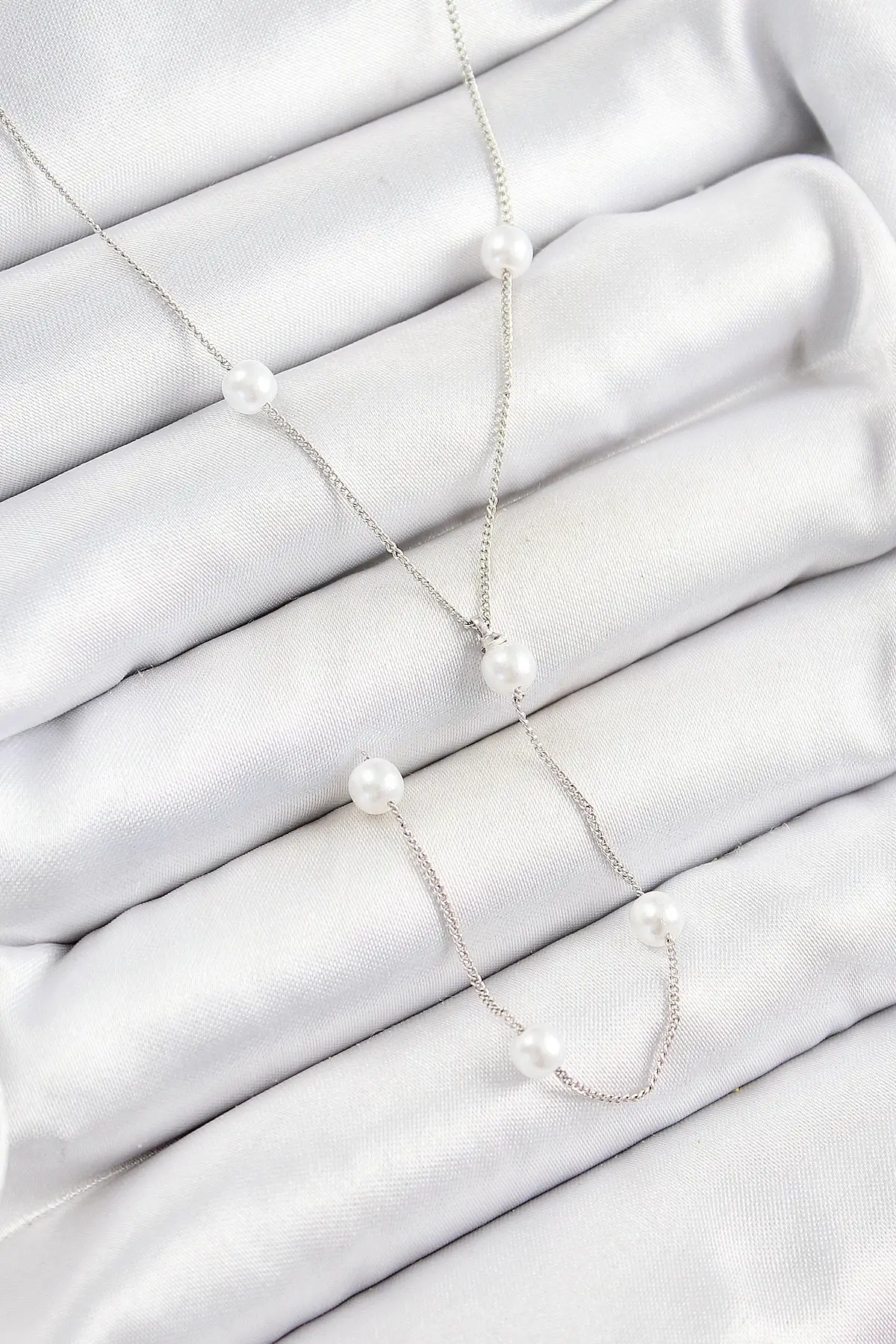 316L Çelik İnci Figürlü Y Model Gümüş Renk Kadın Kolye