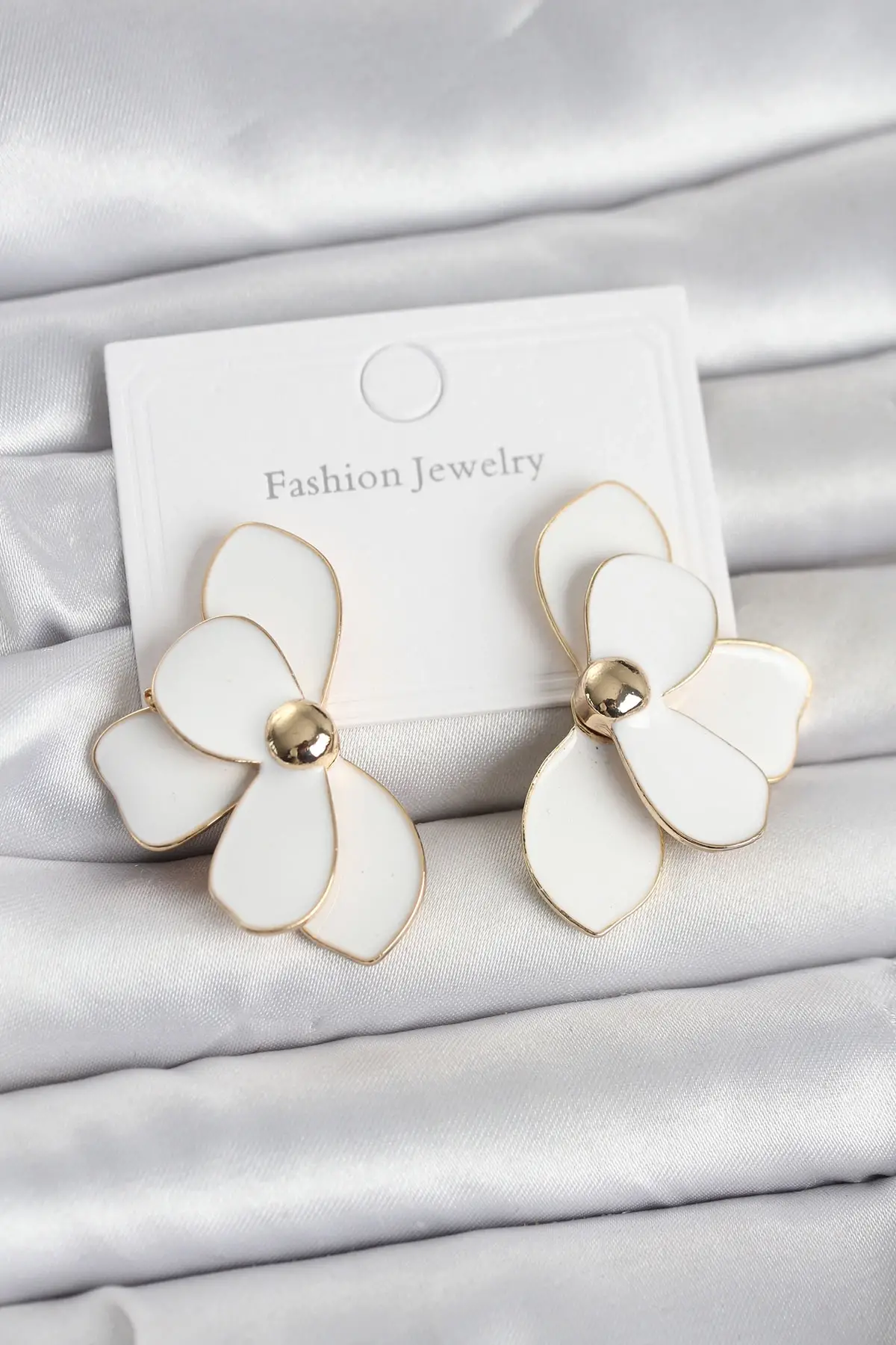 Beyaz Mineli Lotus Model Pirinç Kadın Küpe