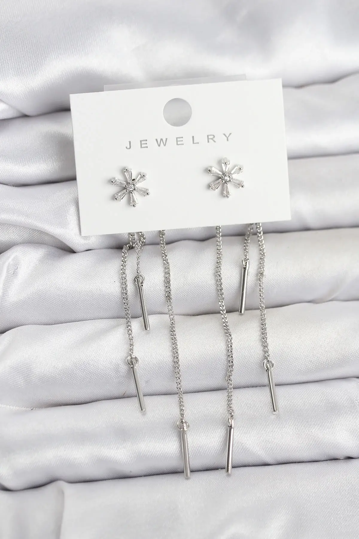 Çiçek Model Gümüş Pirinç Sallantılı Kadın Küpe