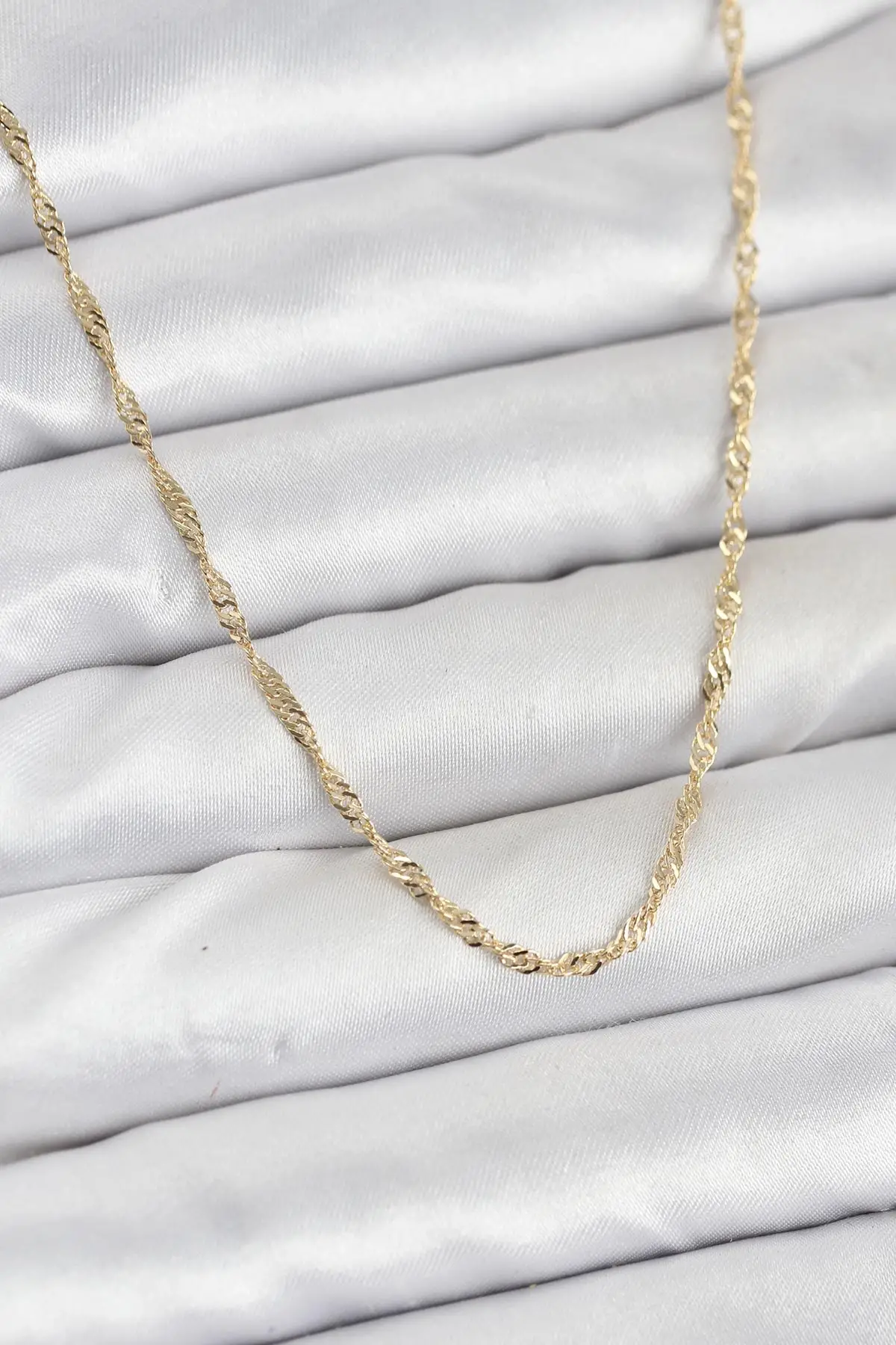 CM 14K Gold Renk Yassı Burgulu Model Kadın Kolye
