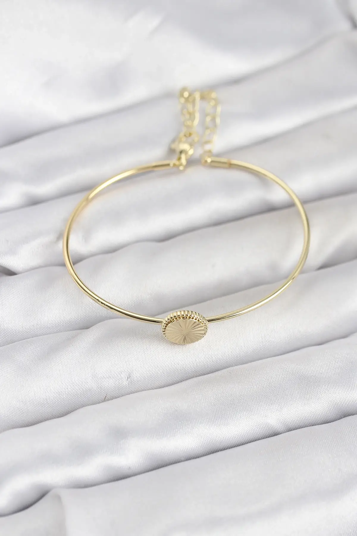 Gold Renk Pirinç Model Kadın Bileklik