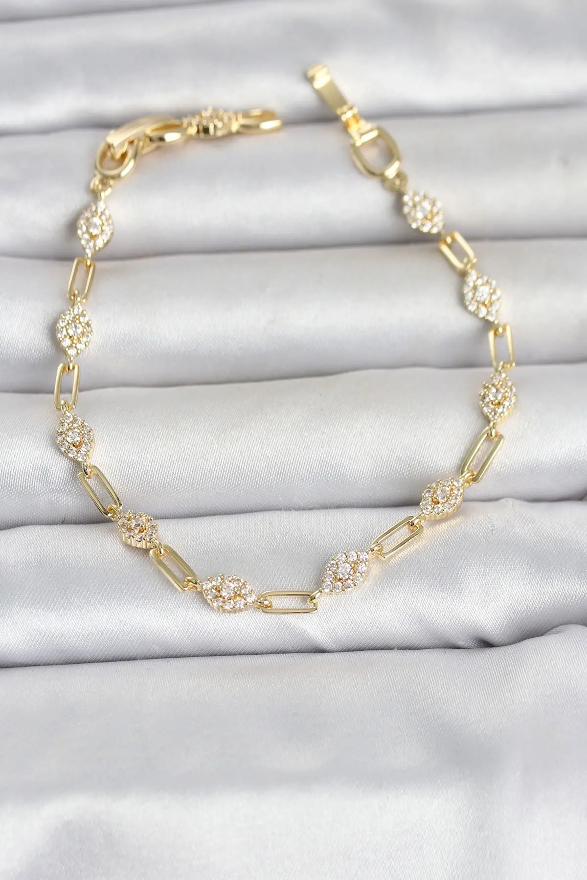 Gold Renk Zirkon Taşlı Ataç Zincir Model Kadın Bileklik