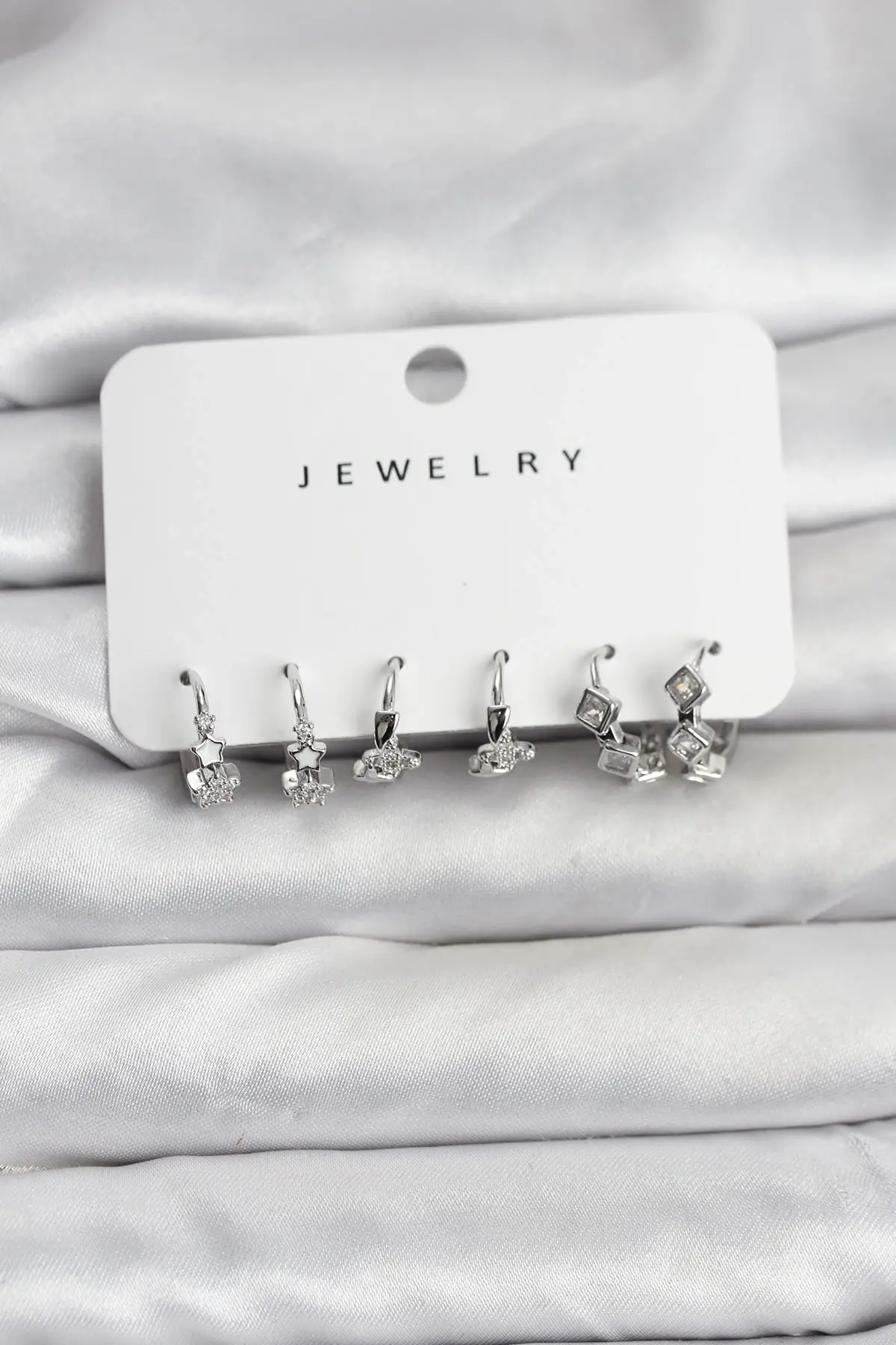 Gümüş Renk Pirinç Yıldız Modelli Kadın Küpe Seti