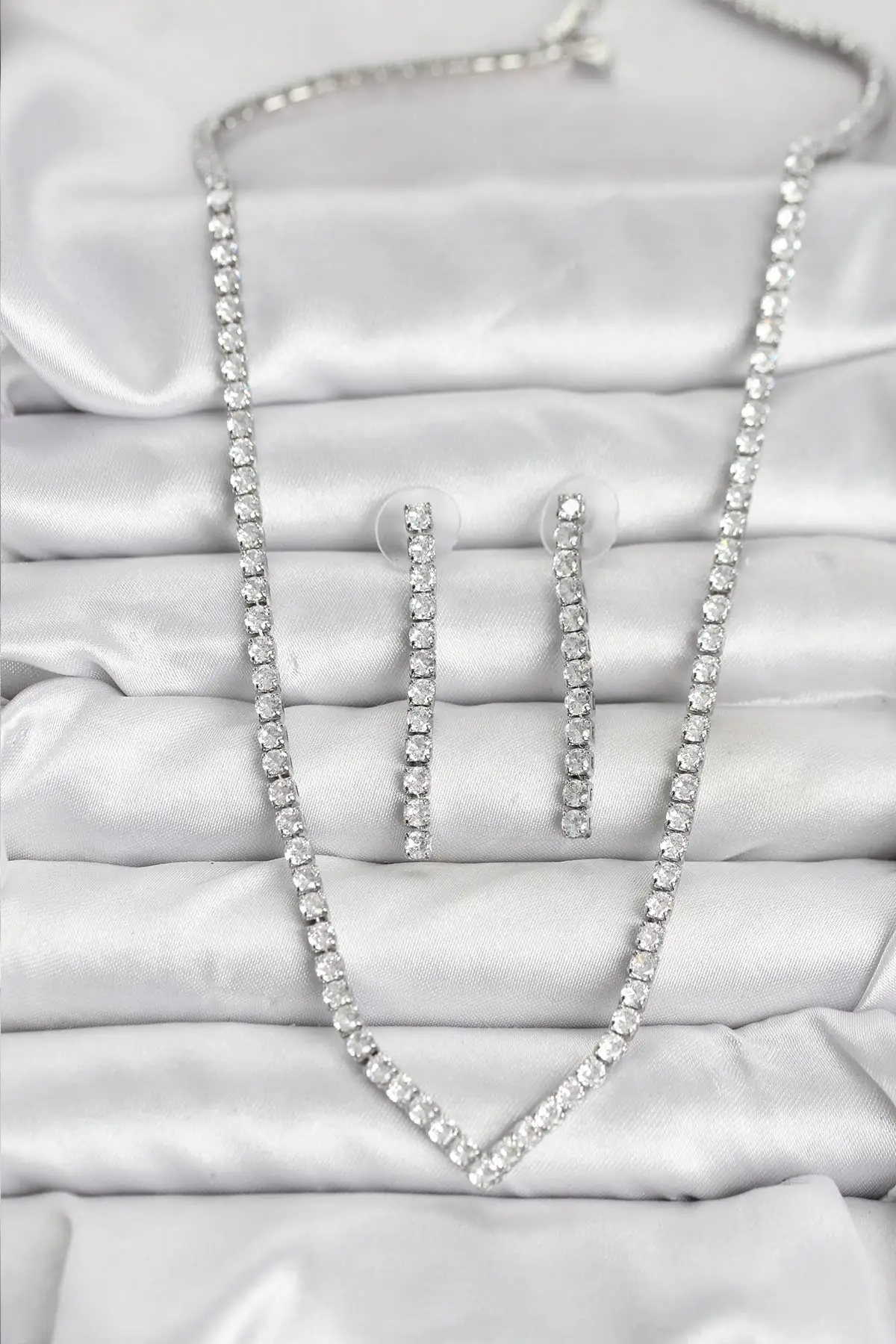 Gümüş Renk Zirkon Taşlı Kadın Kolye Küpe Seti