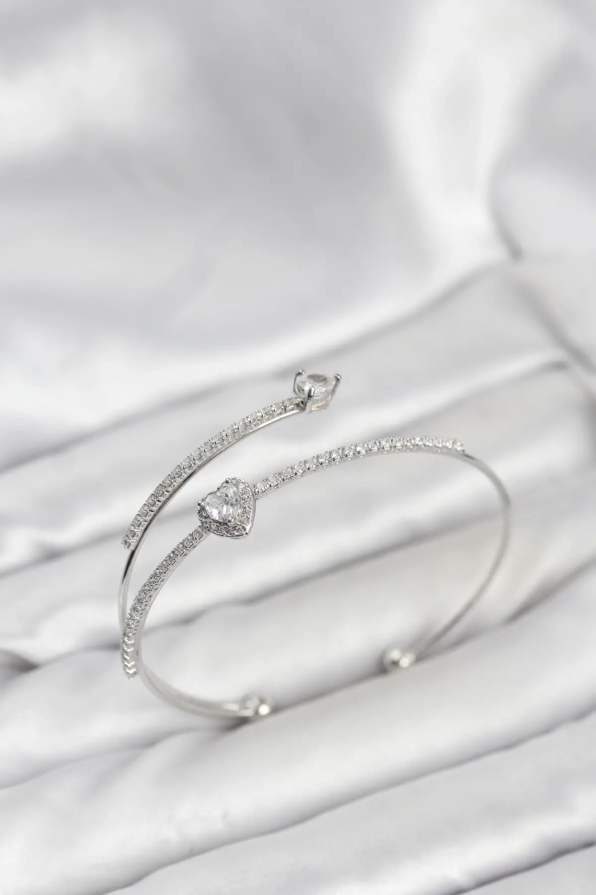 Kalp Model Pirinç Gümüş Renk Kadın Bileklik