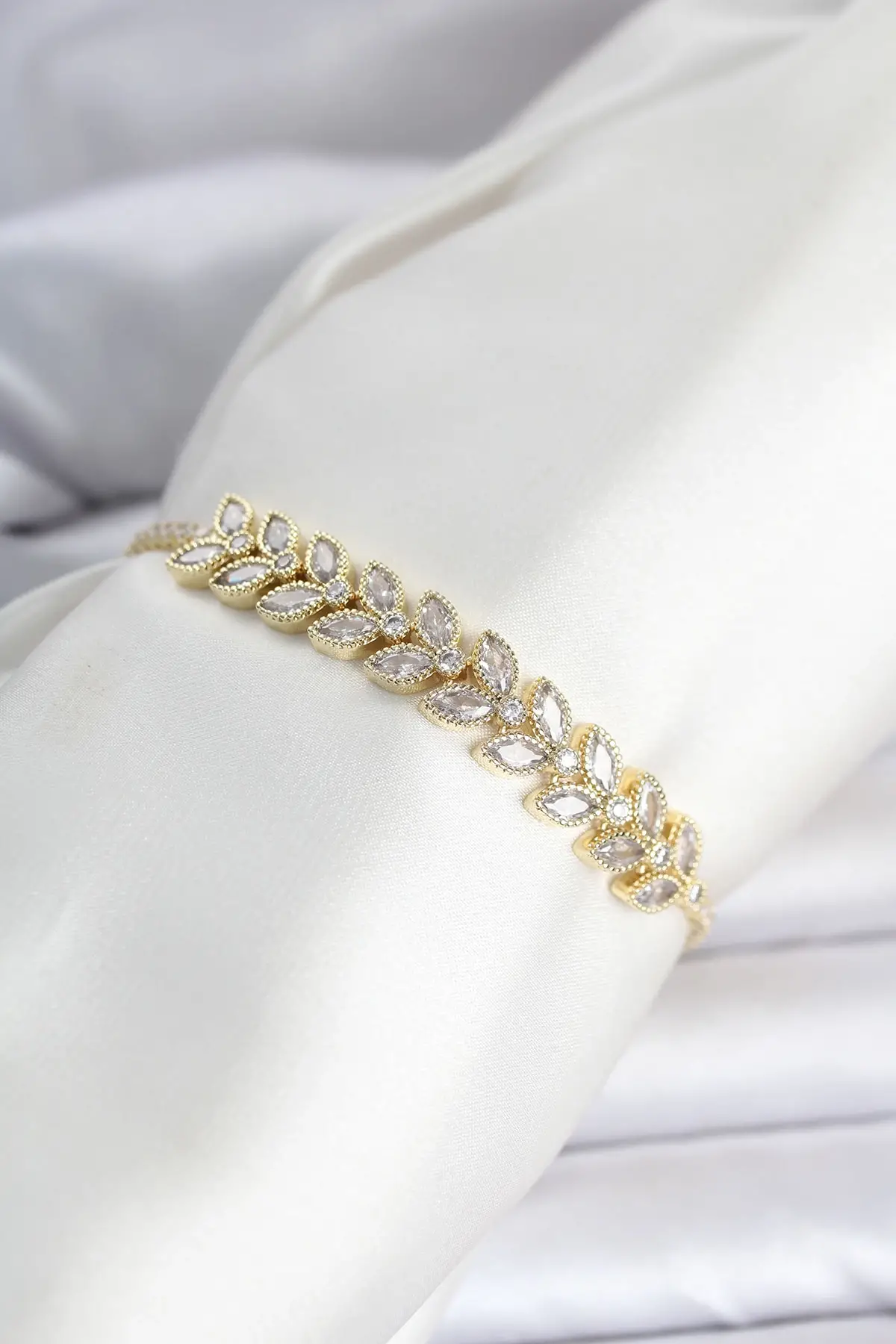 Pirinç Gold Renk Başak Model Su Yolu Kadın Bileklik