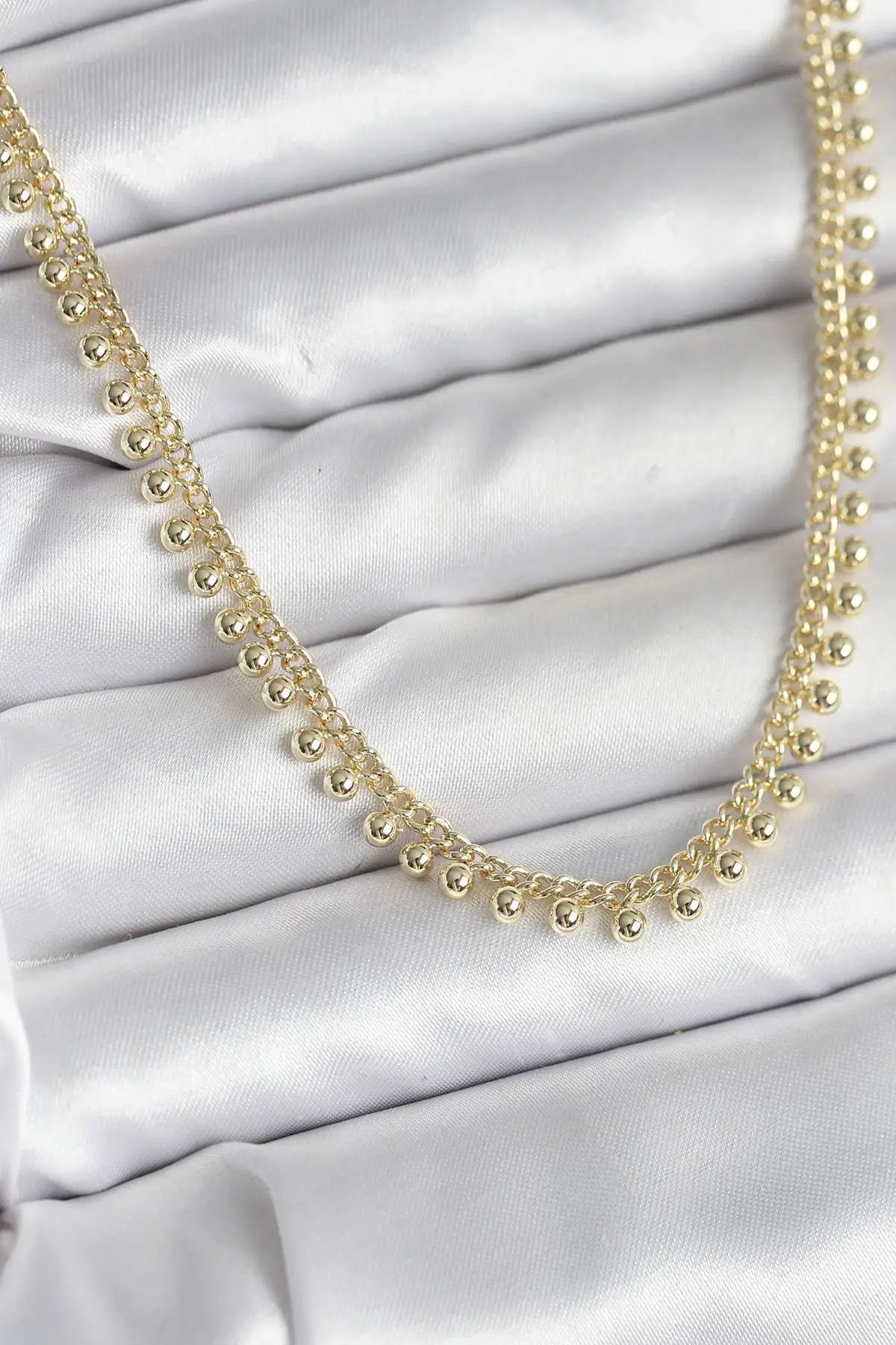 Pirinç Gold Renk Sıralı Topçuk Model Kadın Kolye