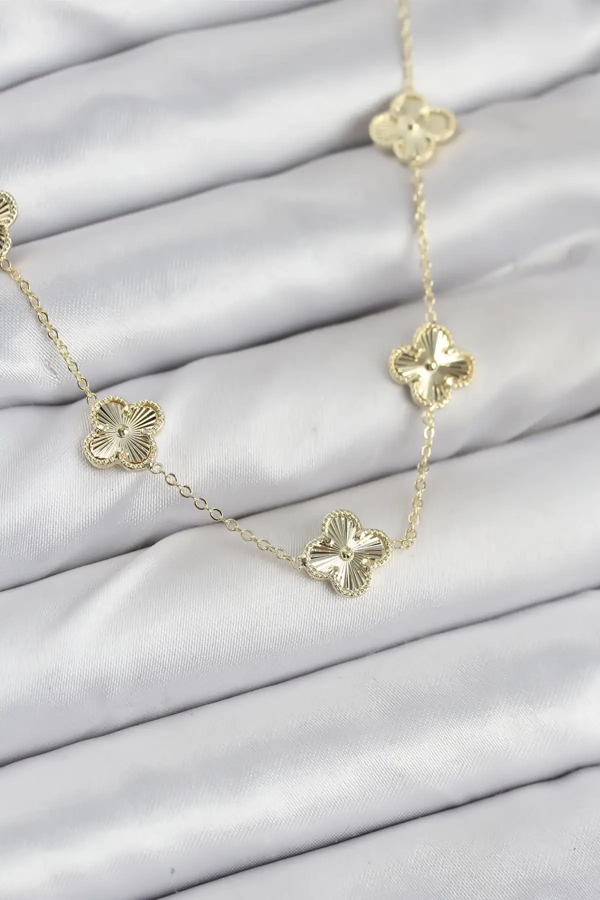 Pirinç Gold Renk Yonca Kadın Kolye