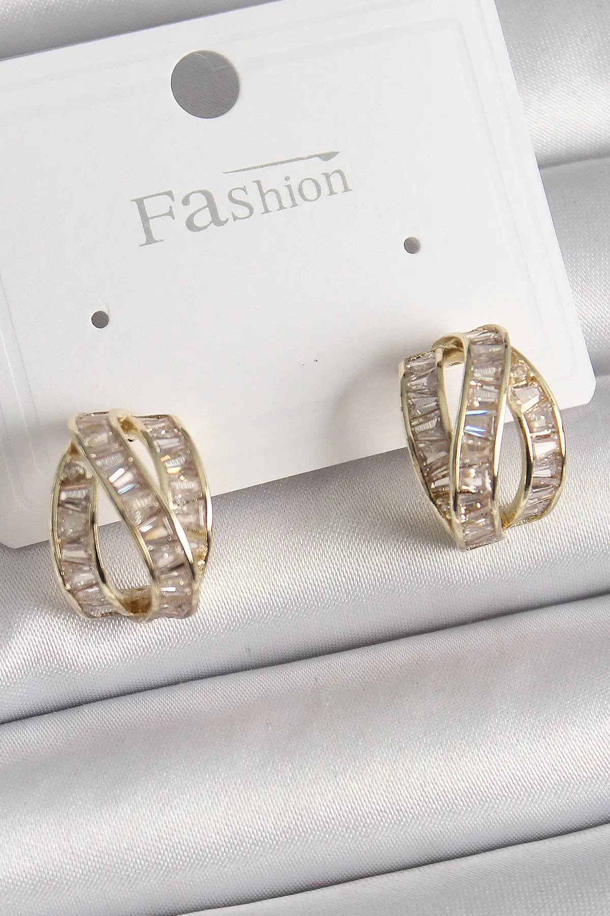 Pirinç Gold Renk Zirkon Taşlı Düğüm Halka Model Kadın Küpe