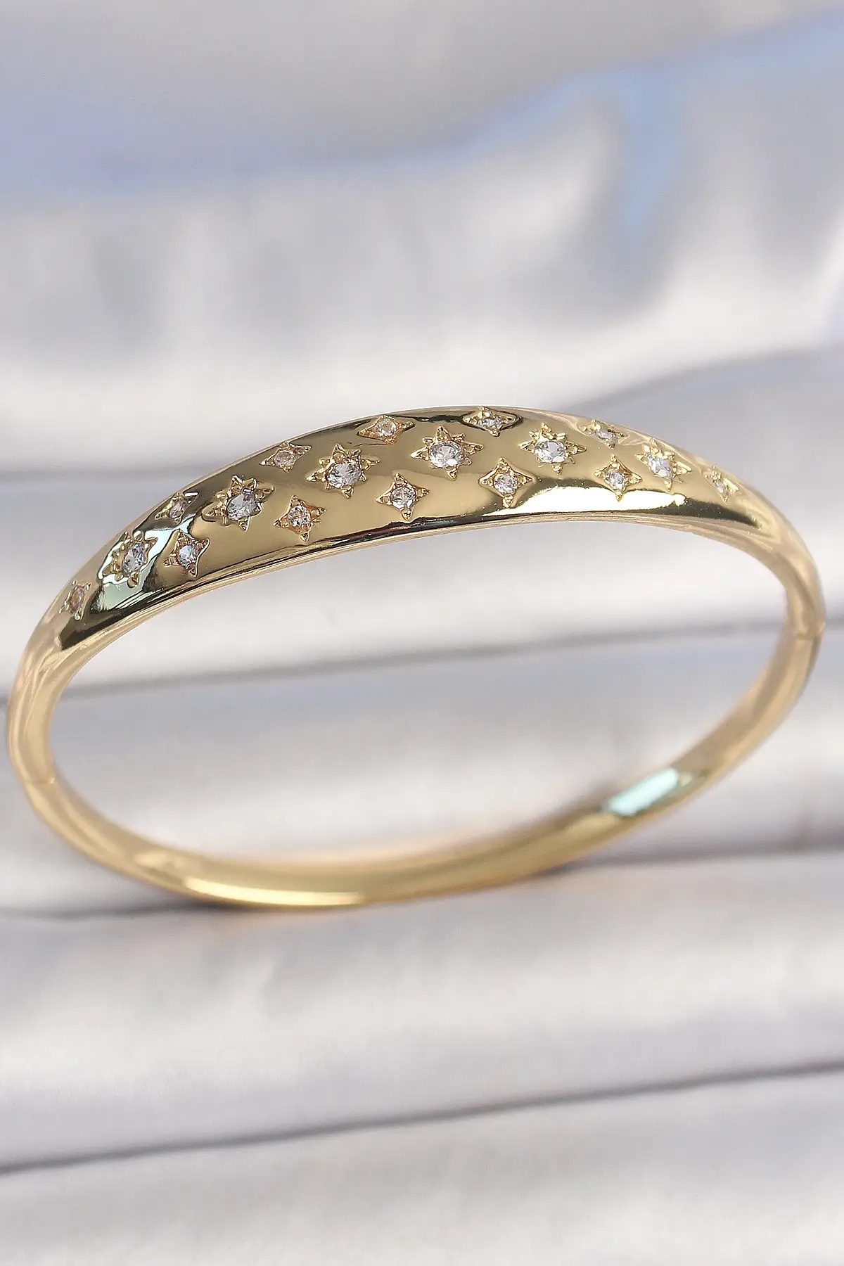 Pirinç Gold Renk Zirkon Taşlı Yıldız İşlemeli Kadın Kelepçe