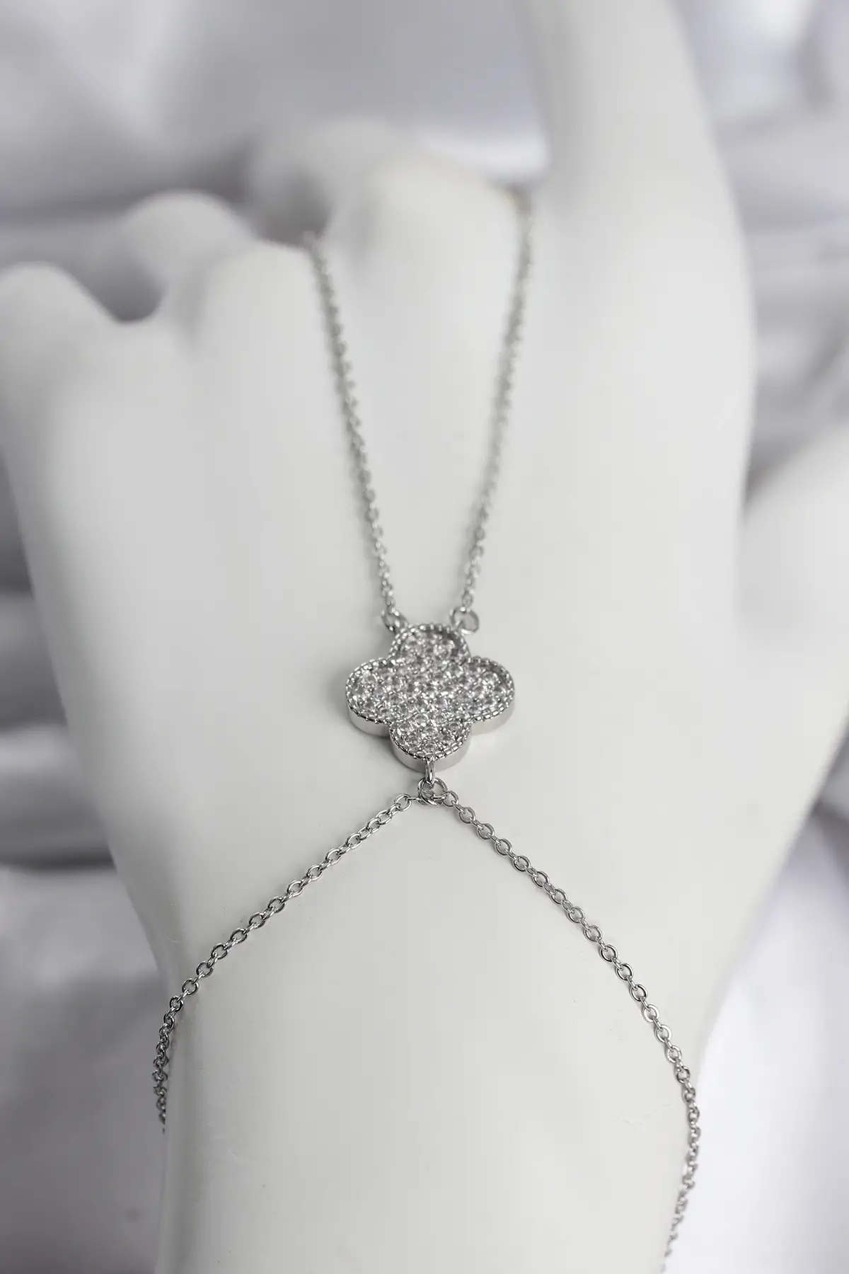 Pirinç Gümüş Renk Yonca Model Kadın Şahmeran