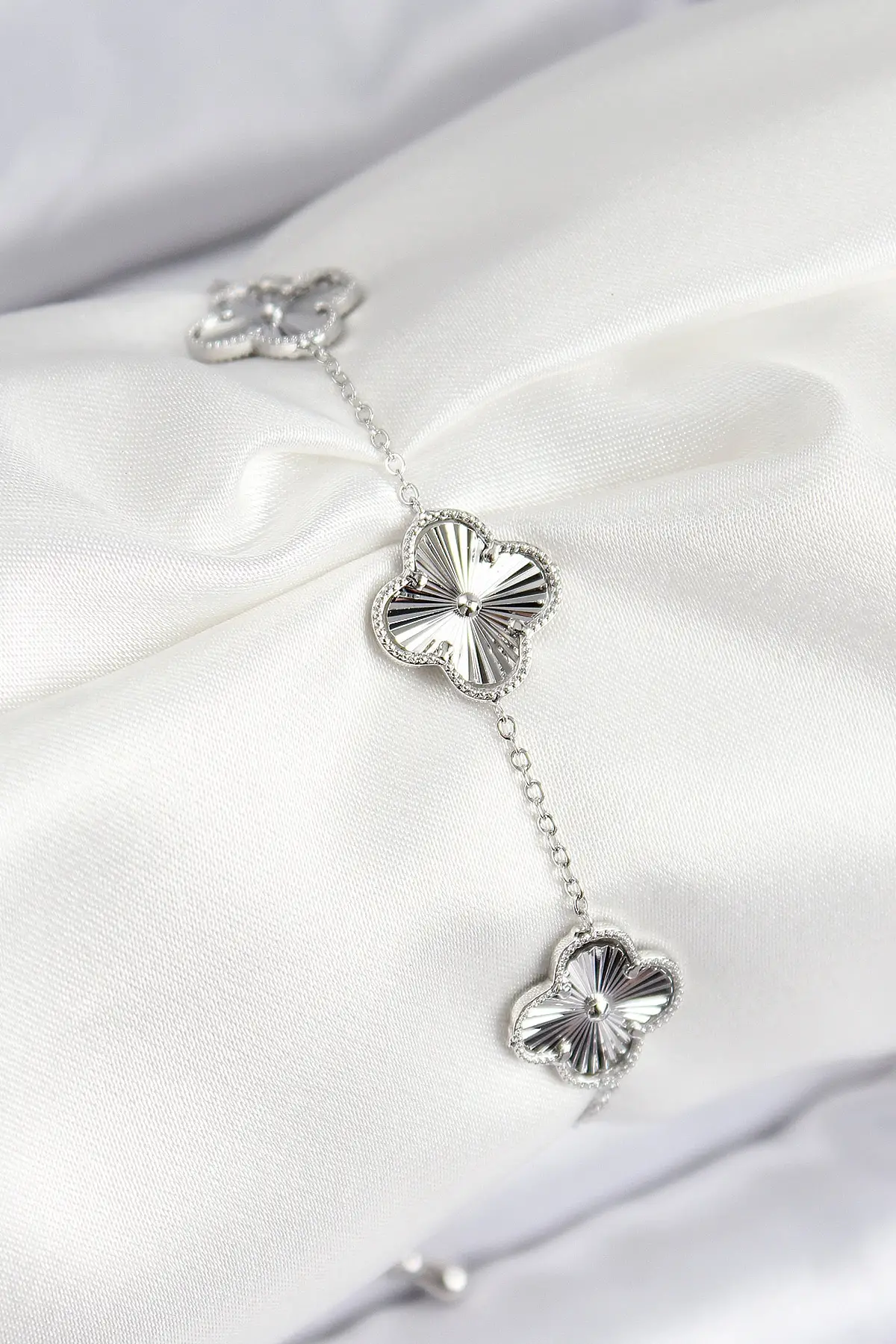 VIP Pirinç Yonca Model Gümüş Renk Kadın Bileklik