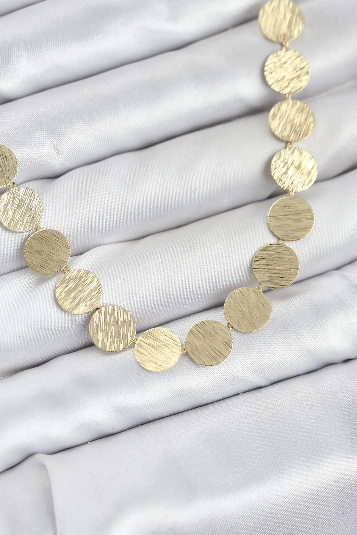 Yuvarlak Plaka Model Gold Renk Kadın Kolye