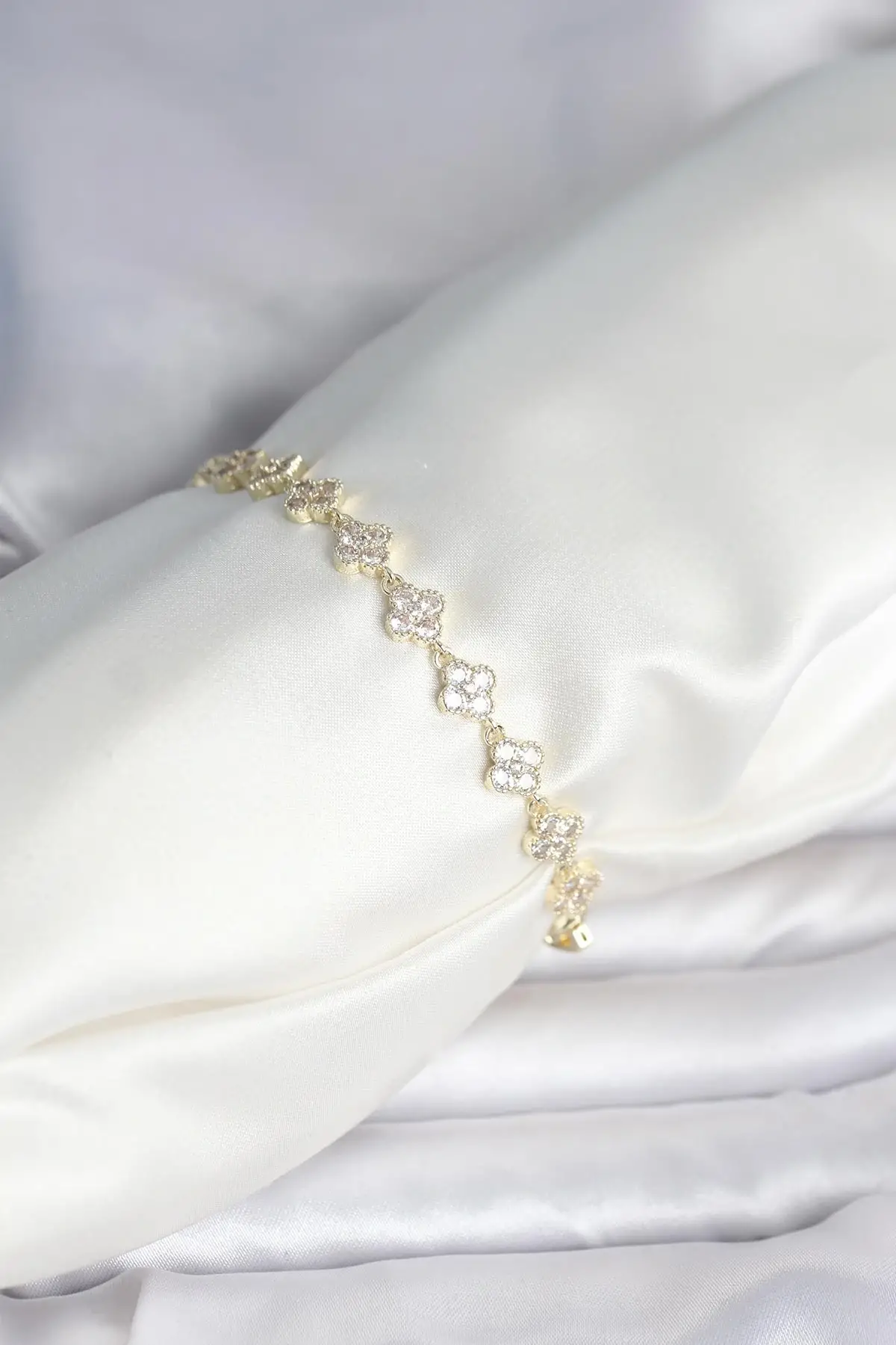 Zirkon Taşlı Pirinç Yonca Model Bileklik